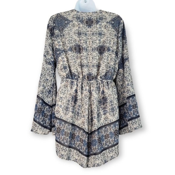 NWOT Signature blue & gray long sleeve tie front romper Womens Medium - Picture 2 of 9